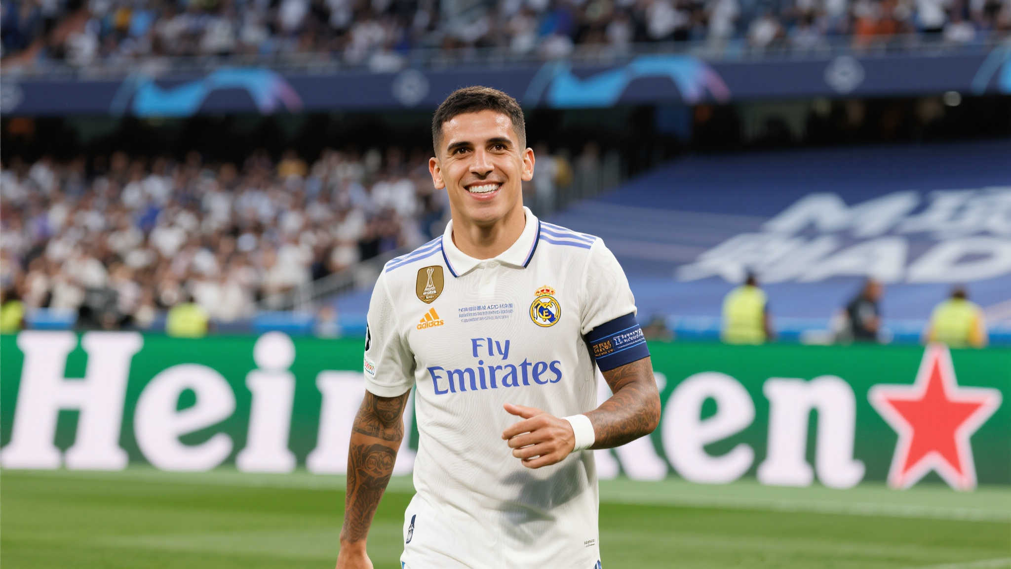 曼联欲引姆贝莫,转会费与欧冠资格挂钩 对于像费尔南德斯这样的明星引援,其价格通常高得惊人